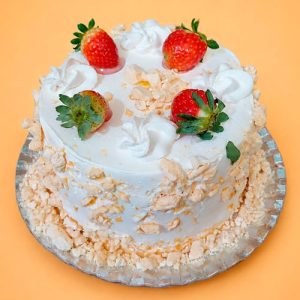 Bolo de Morango com Suspiros